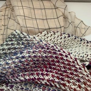 2 scarfs